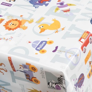 PVC-Tischdecke Kinderspiel ABC Alphabet mit Tieren und Spielzeug auf einem hellen Untergrund, abwischbar, Vinyl / Kunststoff Tischdecke