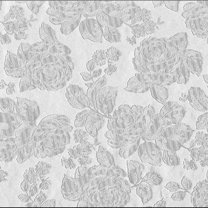 Könnte beinhalten: Weißer Stoff mit einem erhabenen Blumenmuster mit Rosen und anderen Blumen. Das Design ist detailliert mit vertikalen Linien, wodurch ein strukturiertes Aussehen entsteht. Die Gesamtästhetik ist elegant und klassisch, geeignet für verschiedene Anwendungen.