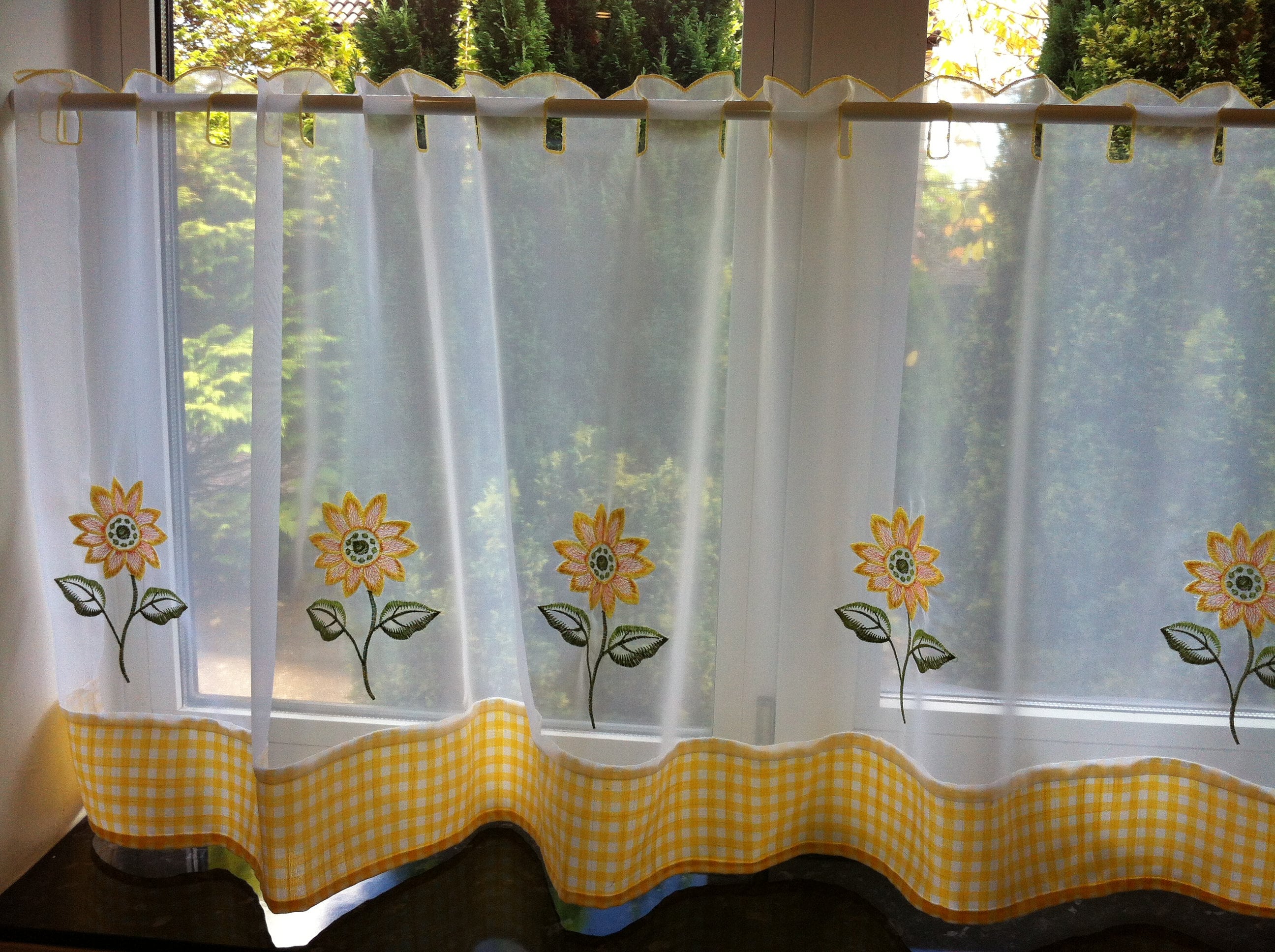 Cortinas de cocina, girasoles bordados con cuadros de cuadros