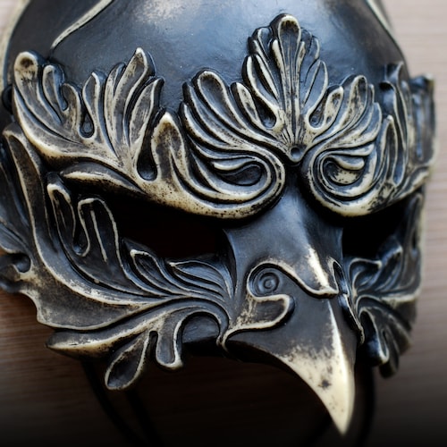 Masque d'oiseau ivoire foncé