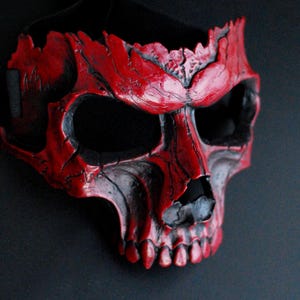 Mask N red