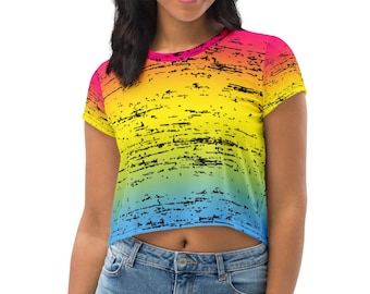 Pansexuell Crop Top med sliten passform, Pan Pride Flag Colors Rosa Gul Blå Ombre Crop Top, Hjärtan Inte Delar Crop Top