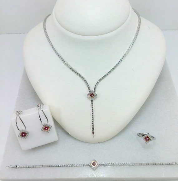K18金ホワイト　ルビーアクセサリーセット 天然ルビー4爪セットフローリングペンダント純18Kホワイトゴールド
