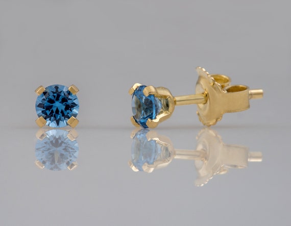 Gold single stone stud hotsell earrings