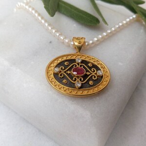 Einzigartiger byzantinischer Schmuck, HANDGEMACHTE K18 Halskette. Perlenkette. Gold K18 Anhänger. Diamanten, Rubin und Perlen Halskette. Antikes griechisches Juwel.