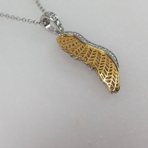 Personalisierte Halskette in Gold K14 und Silber 925.K14 und 925 Halskette mit Flügel.