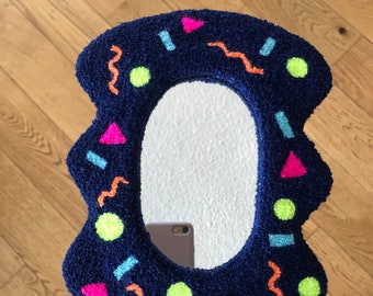Espejo pequeño hecho a mano con punzón de la fiebre de los 80