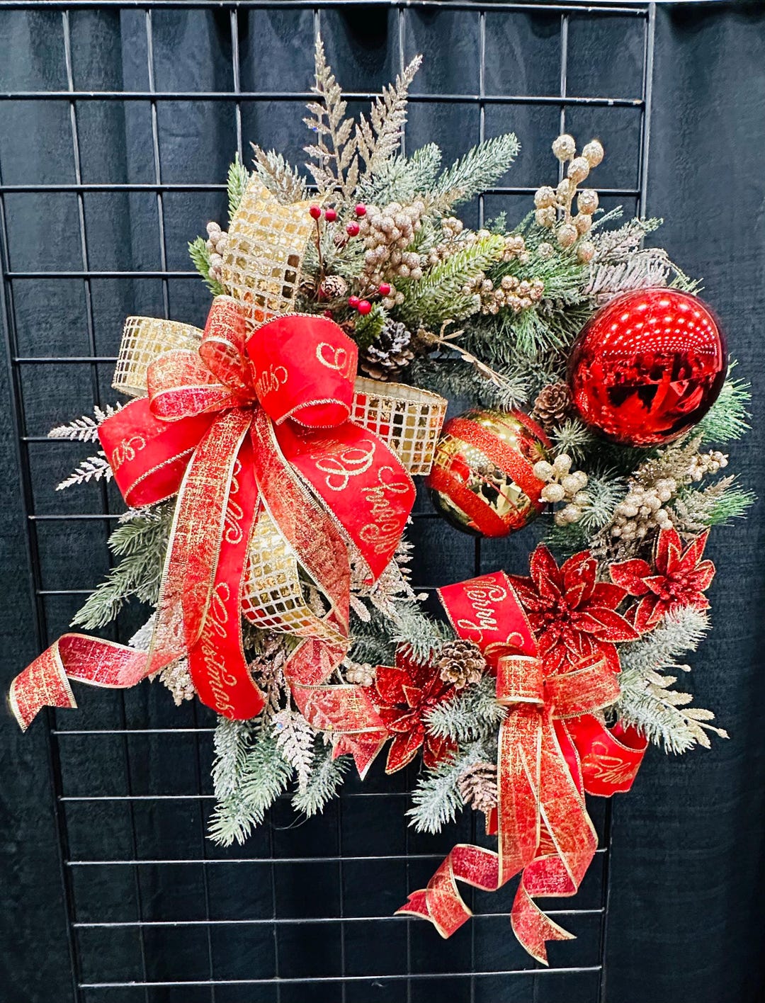 Merry Christmas Red Gold Grapevine Wreath Poinsettias Gold Foliage ...