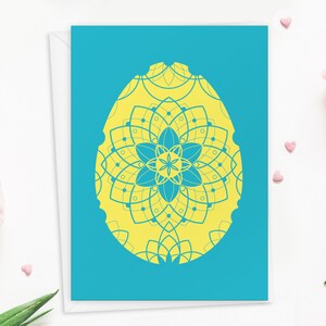 Frühlings-Postkarte | Osterei mit floralen Ornamenten in Scherenschnitt-Optik | Oster-Grußkarte im DIN A6 Format