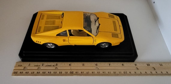 Bburago Ferrari GTO - 1984 - Die Cast Metal - Yellow