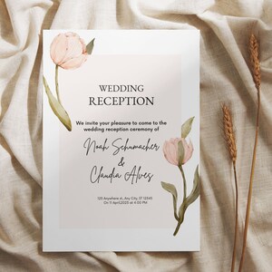 Puede incluir: Invitaci&oacute;n a la recepci&oacute;n de boda con un dise&ntilde;o floral rosa y verde. La invitaci&oacute;n dice "Recepci&oacute;n de boda" e incluye los nombres "Noah Schumacher & Claudia Alves", junto con la fecha y la hora de la recepci&oacute;n.