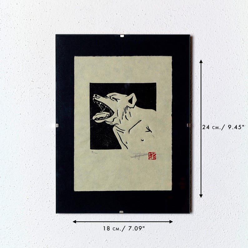 May include: Black and white print of a snarling dog in a black frame. The print is 7.09 inches wide and 9.45 inches tall.