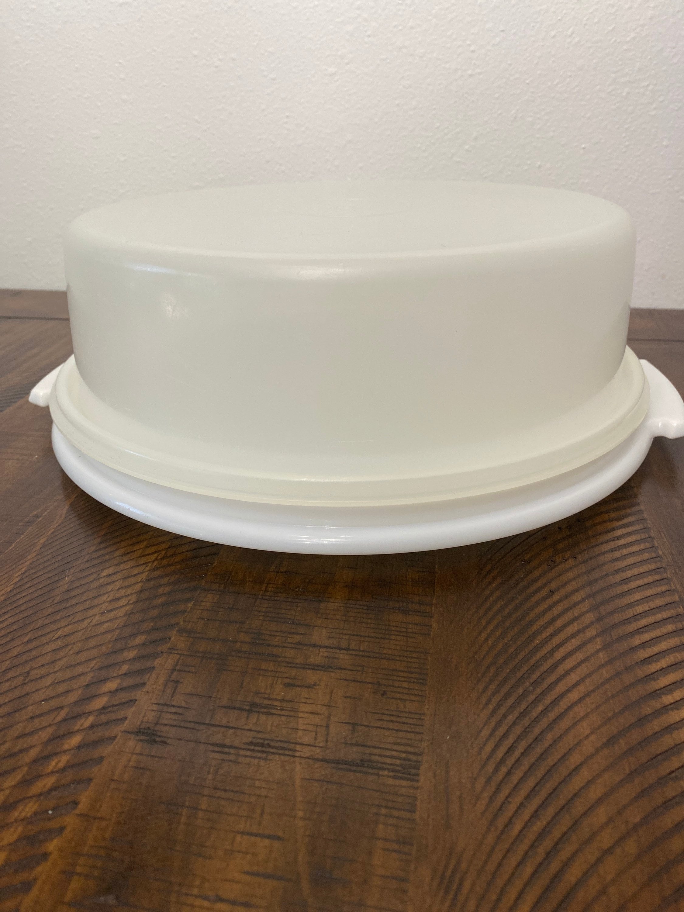 Tupperware Pie or Cake Carrier Taker Vintage 10 Inch Diameter -  Hong  Kong