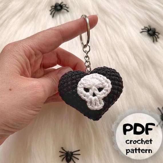 Heart with Skull Applique Halloween keychain, Crochet Halloween decor, Crochet heart keychain, amigurumi pattern, Halloween crochet pattern