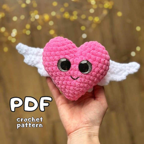 Cuore di peluche con ali Schema per cuore all'uncinetto Schema per