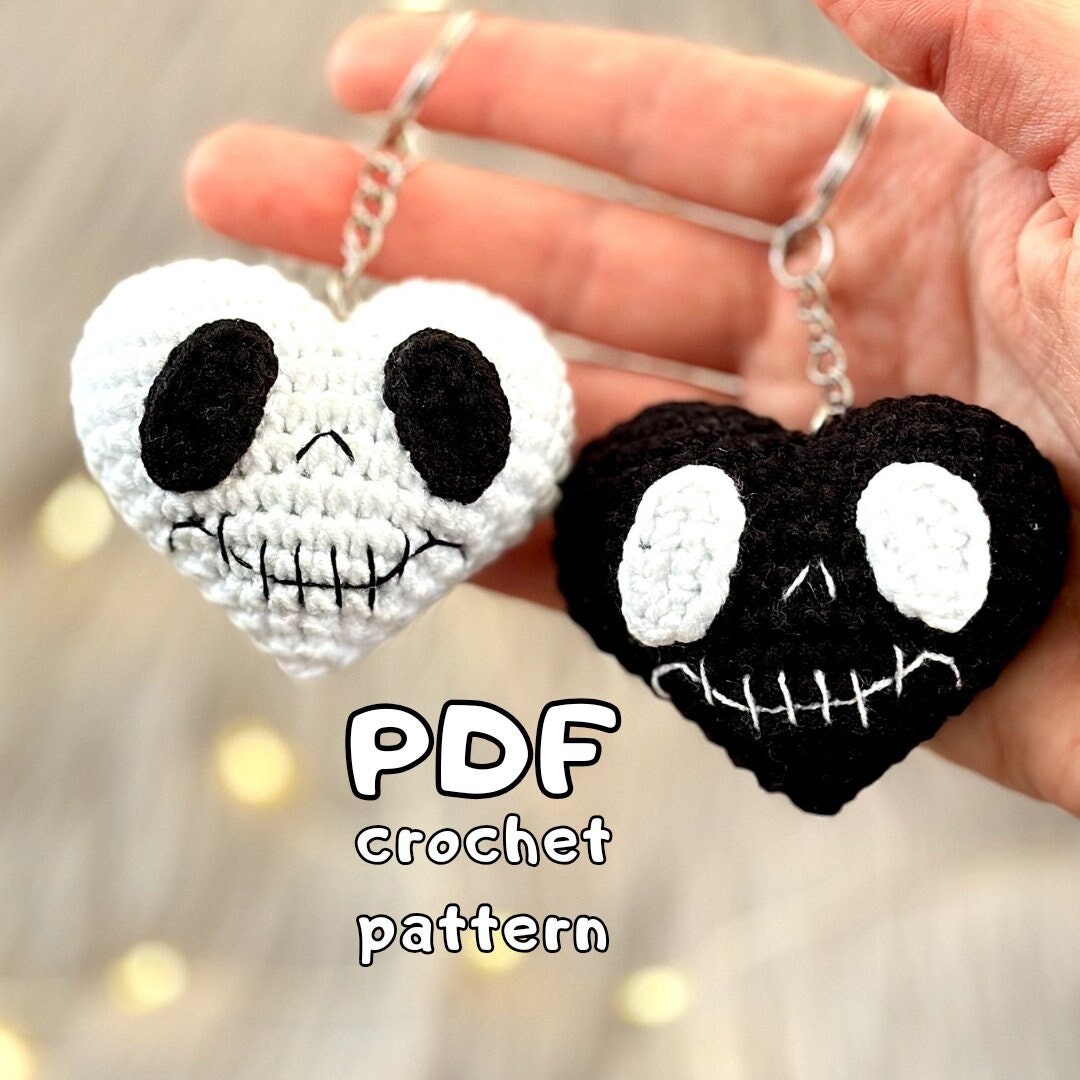 Skull Heart Halloween keychain,Crochet Halloween decor,Crochet heart keychain pattern,amigurumi pattern,Halloween crochet pattern