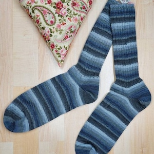 Knitted socks made of extra-fine merino wool in size 41 / 42