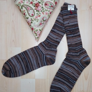 Knitted socks made of extra-fine merino wool in size 41 / 42
