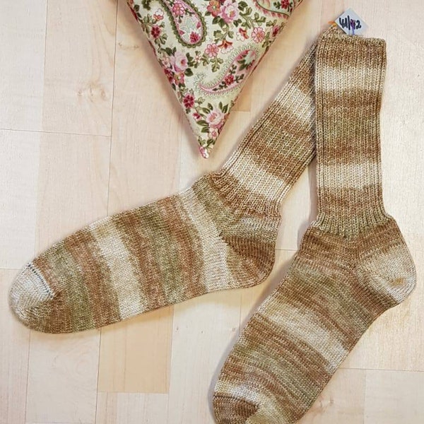 Knitted socks made of extra-fine merino wool in size 41 / 42