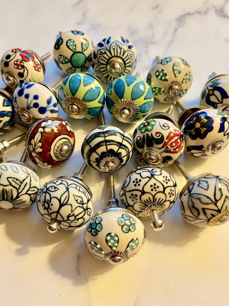 BOTÕES - Pintados à mão - Conjuntos/padrões de cores diferentes (ver fotos) imagem 1