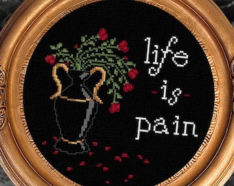 ゴシック花瓶のクロスステッチ図案 | Life is Pain, Victorian Roses (PDF)
