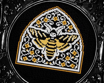 Death&#39;s Head Moth - Floral Gothic Cross Stitch Pattern - Horror Cross Stitch - Gothic Arch - Goth Cross Stitch - Goth Moth - Digital PDF