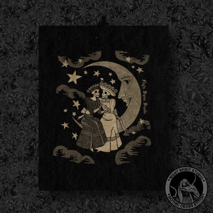 Edwardian Moon - Scheletro Signore su Luna di carta - Stampa artistica 8 x 10" Punto croce gotico - Arte gay Arte lesbica Coinquilini Night Spirit Studio