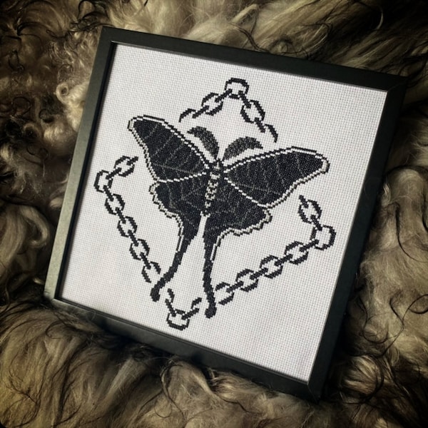 Gothic Luna Motte Kreuzstichmuster | Ketten & Spinnennetz (PDF)