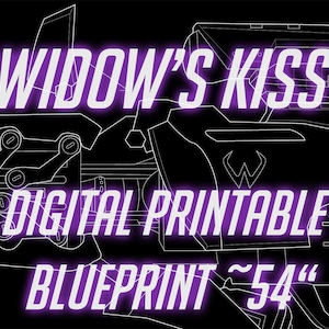 Puede incluir: Un plano digital imprimible de Widow's Kiss, un arma del videojuego Overwatch. El plano está delineado en blanco sobre un fondo negro y presenta el texto "Widow's Kiss", "Digital Printable" y "Blueprint ~54" en un brillo púrpura.