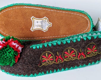 EU 39 UK 5.5 to 6 Luxury Unisex Lambswool Pompom Slippers - Festive Green & Red - Traditional Greek Gift - Suede Sole - Beautiful Embroidery