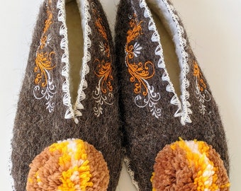 EU 41 UK 7 to 7.5 Luxury Unisex Lambswool Pompom Slippers - Brown & Yellow - Traditional Greek Gift - Leather Sole - Beautiful Embroidery