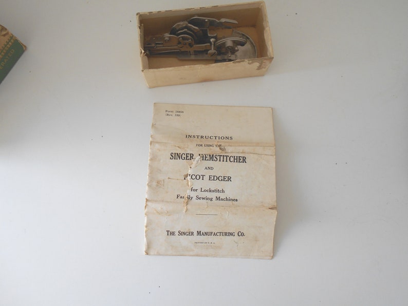 121387 in Original Box with Booklet 1930/'s Vintage Singer Hemstitcher /& Picot Edger No