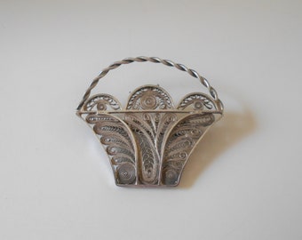 Vintage Silver Filagree Basket Pin Broche