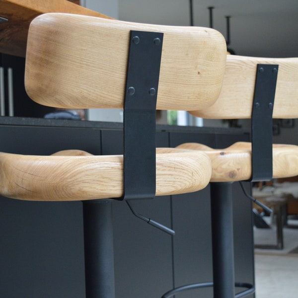 Tabouret de bar avec dossier en bois de chêne et base en métal réglable en hauteur de couleur noire, tabouret de bar industriel et solide pour îlot de cuisine moderne