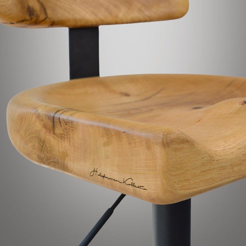 Barhocker mit Lehne aus Holz höhenverstellbar und drehbar, Nahaufnahme traktor sitz