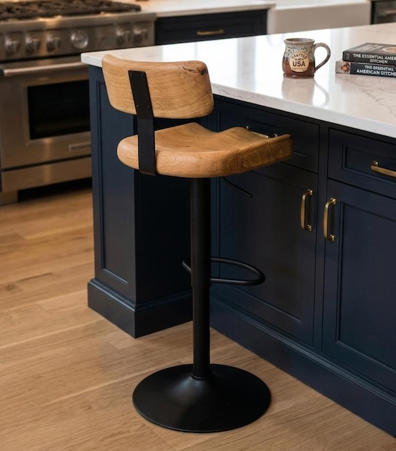 Barhocker aus Holz für die Küche, rustikal aus Eichenholz, Sitzhöhe höhenverstellbar auf 70cm, Metallfuß in schwarz, industriel und modern