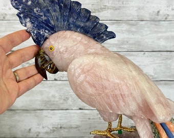 特大の手彫りクリアクォーツオウム鳥、アメジストベース付き、高