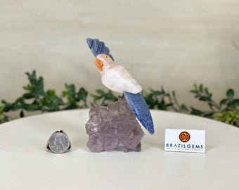 ローズクォーツの鳥の彫刻：アメジストの台座、瑪瑙とソーダライトの羽