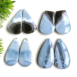 Par de brincos de opala azul cabochão, pares de pedras preciosas soltas para fazer brincos, cabos polidos à mão, pingente enrolado em arame