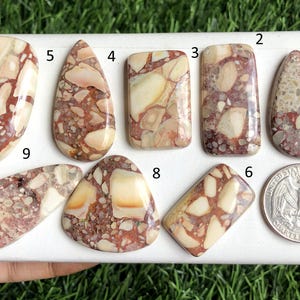 Cabochão de mookaíta brechado, lote de atacado, formatos e tamanhos variados. Mookaíta brechado para fabricação de joias, lote 175.