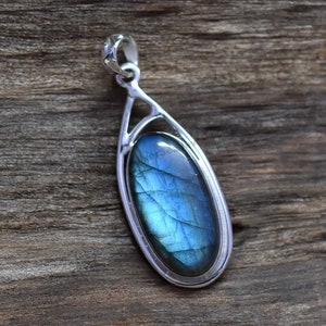 Natural Labradorite Gemstone pendant 925 Sterling Silver Pendant Boho Pendant Gemstone Handmade jewellery Birthstone Jewellery