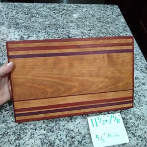 Cherry Charcuterie Board met Padauk en Purpleheart Accenten