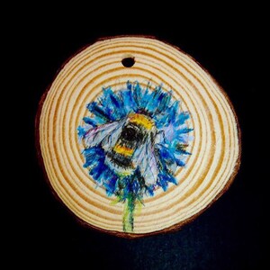 Hand painted bee illustration on wood slice. Unique Keyring art. Drawing. Christmas / birthday / wedding Decoration.