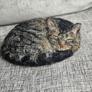 Needle Felted Sleeping Cat Ornament, Custom Wool Pet Replica image 1