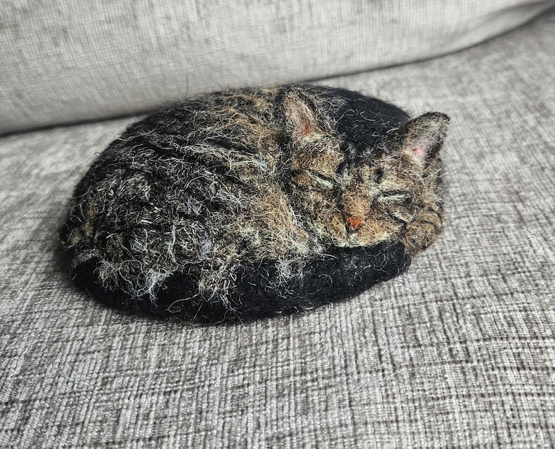 Needle Felted Sleeping Cat Ornament, Custom Wool Pet Replica image 1
