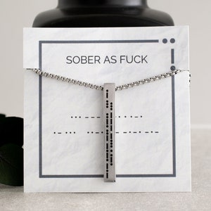 Sober As Fuck Collar de código Morse grabado para hombres, Conciencia sobre la adicción, Regalo de aniversario sobrio para un chico, Un día a la vez, Recuperación AA NA