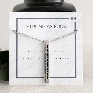 Strong as fuck heren morsecode gegraveerde ketting, AA NA Recovery, nuchterheidscadeau, nuchtere verjaardag, overlevende van kanker, militaire held cadeau