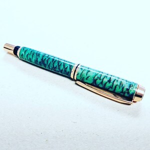 Pinecone and resin fountain pen