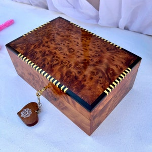 Jewelry Box Wood Burl 9"x6",Handmade Jewelry Box with lock ,Moroccan Wooden Jewelry Box,Moroccan Handmade Solid Thuya wood Burl jewellry Box