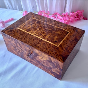 Große handgemachte Holz Schmuckschatulle aus Thuya Maserholz 30,5 x 20 cm, Schmuck Organizer, Erinnerungsbox, Aufbewahrungsbox für Frauen, Weihnachtsgeschenkbox